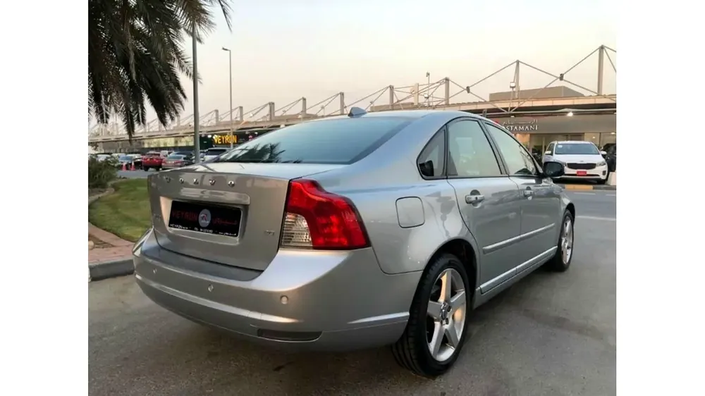 VOLVO S40 2012 GCC PERFECT CONDITION - Image 7