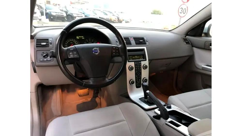VOLVO S40 2012 GCC PERFECT CONDITION - Image 9