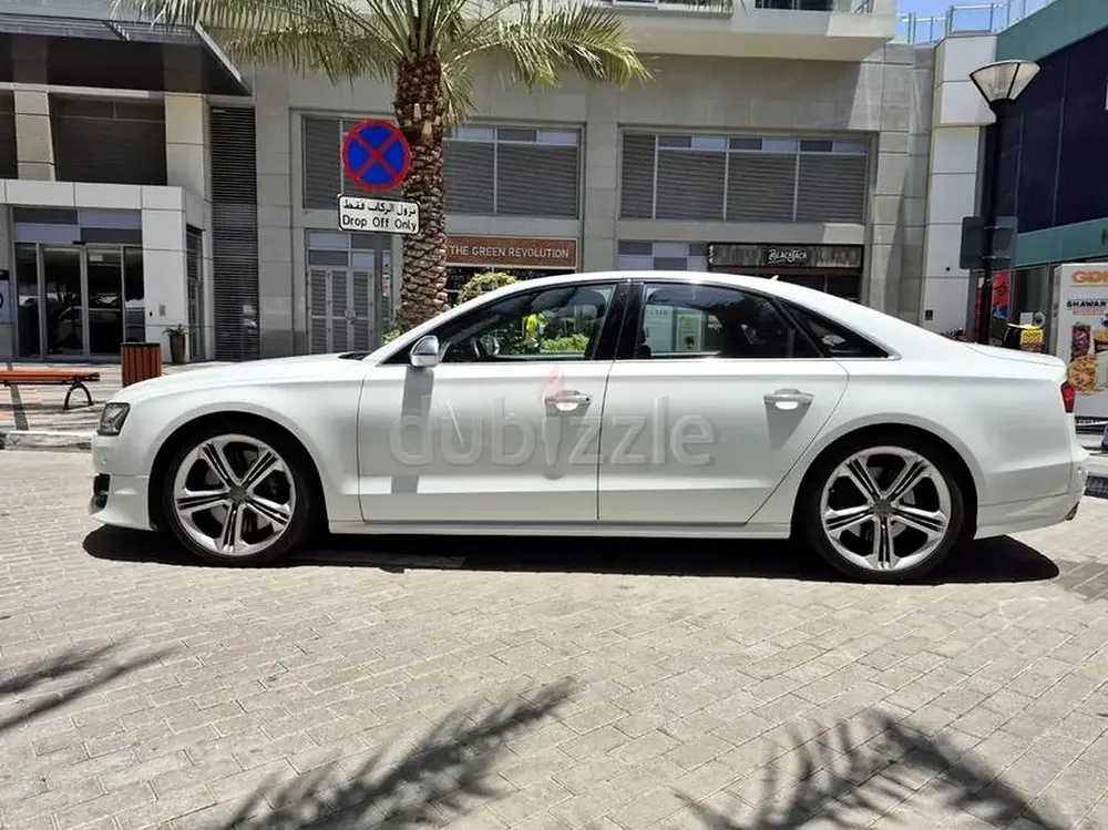 2015 Audi S8 4.0 TFSI Quattro | GCC Specs | Pristine Condition - Image 4