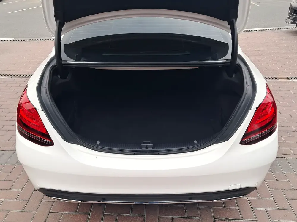 Mercedes C200 Gcc Specs Single Owner 100% Original Paint With Full Body PPF Very Well Maintained - Image 9