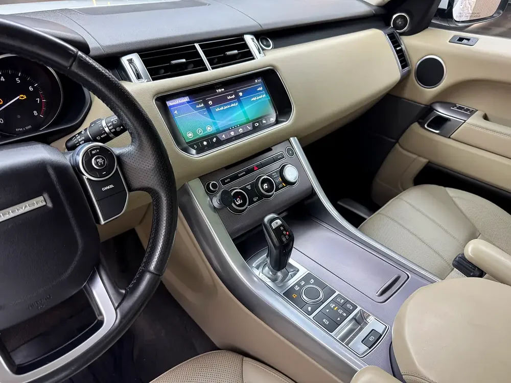2017 Land Rover Range Rover Sport Supercharged Dynamic - Performance SUV - Image 13