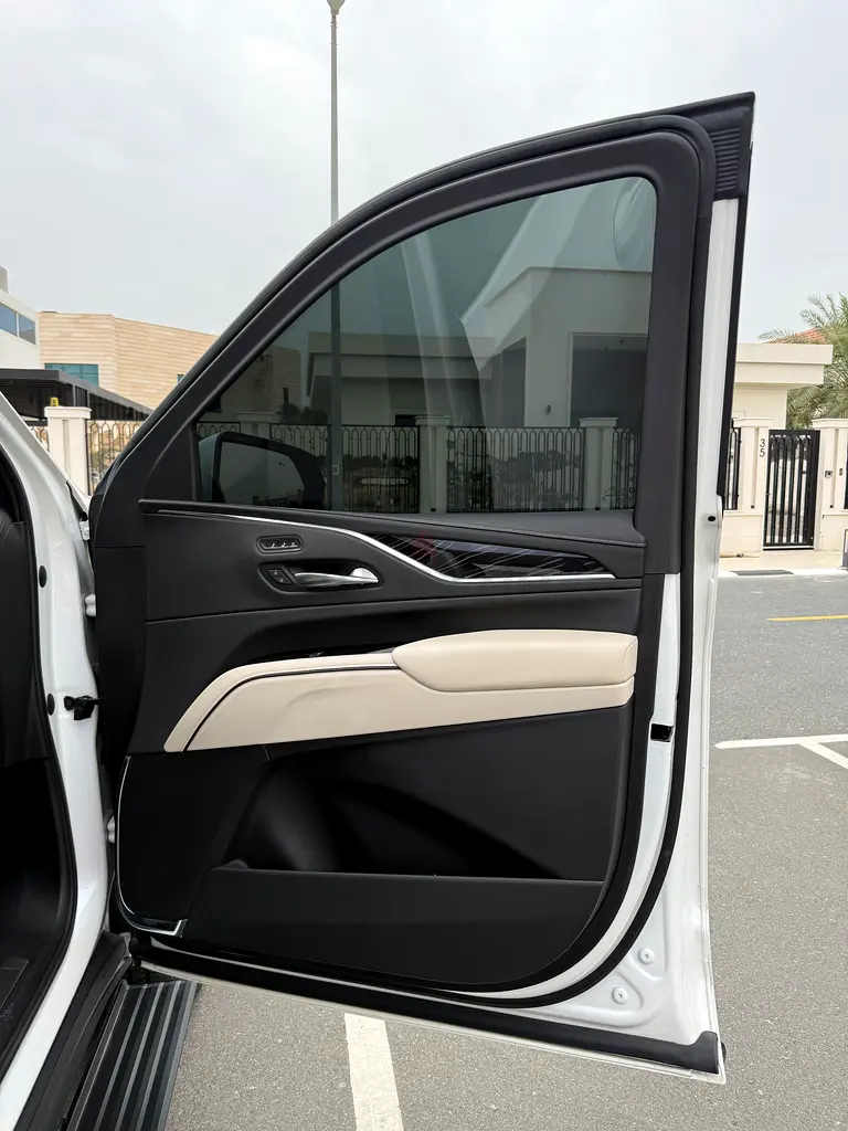 2023 Cadillac Escalade Sport - GCC Specs - Image 11