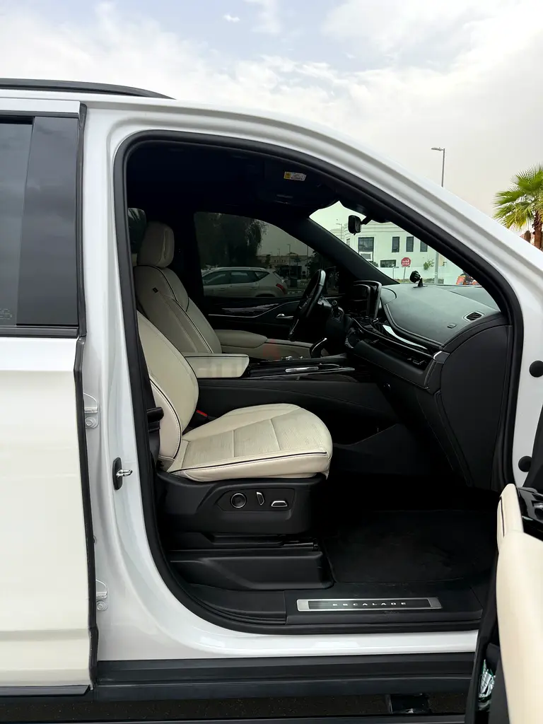 2023 Cadillac Escalade Sport - GCC Specs - Image 8