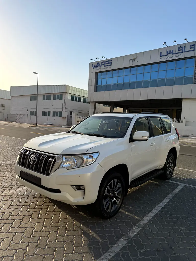 Toyota Prado GXR 2022 GCC Specs Accident free original paint - Image 10