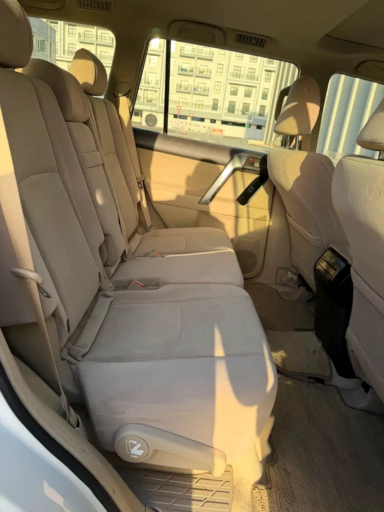 Toyota Prado GXR 2022 GCC Specs Accident free original paint - Image 12