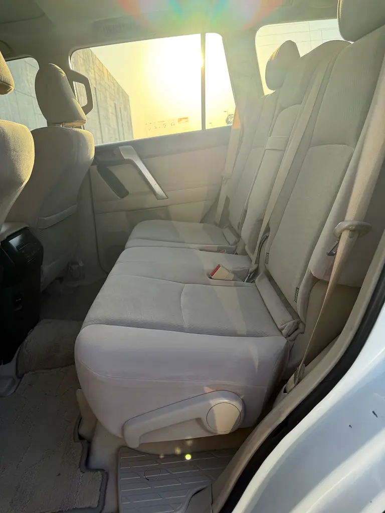 Toyota Prado GXR 2022 GCC Specs Accident free original paint - Image 13