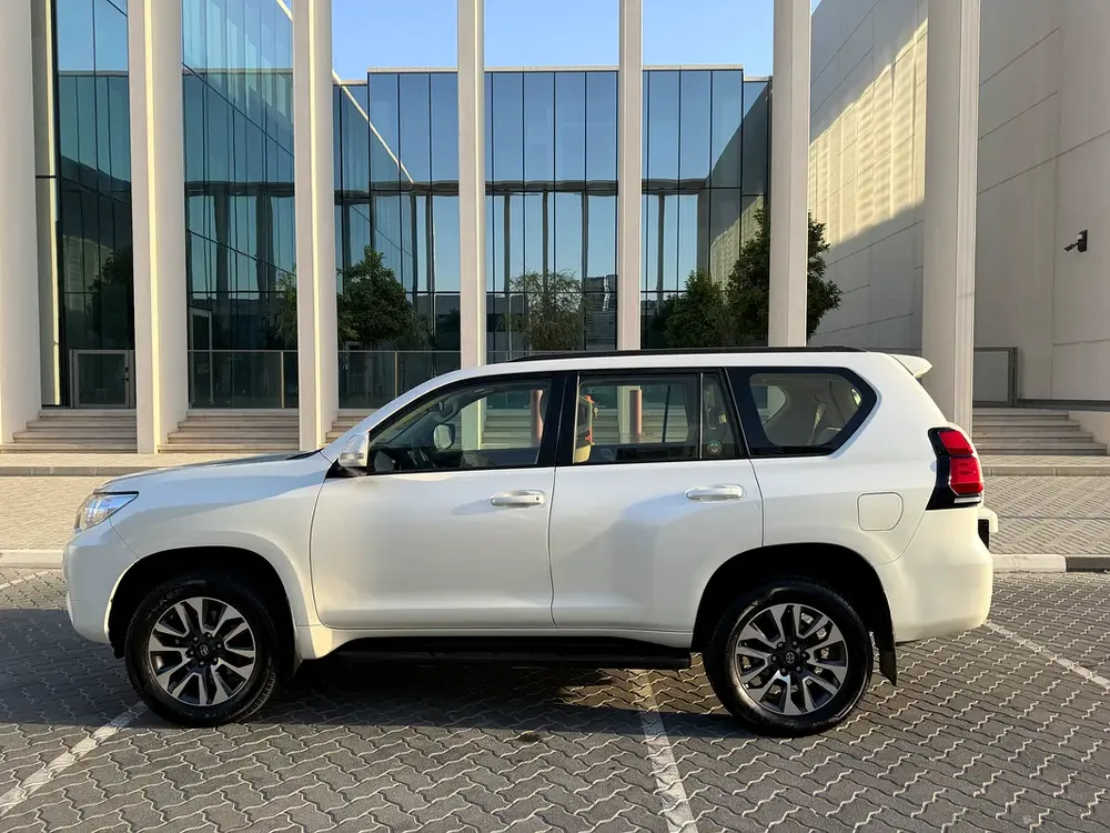 Toyota Prado GXR 2022 GCC Specs Accident free original paint - Image 16