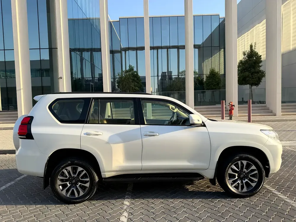 Toyota Prado GXR 2022 GCC Specs Accident free original paint - Image 17