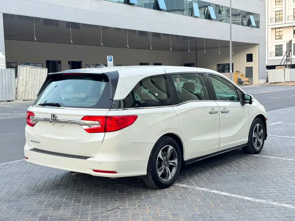 HONDA ODYSSEY 2018 GCC GOOD CONDITION CAR - Image 10