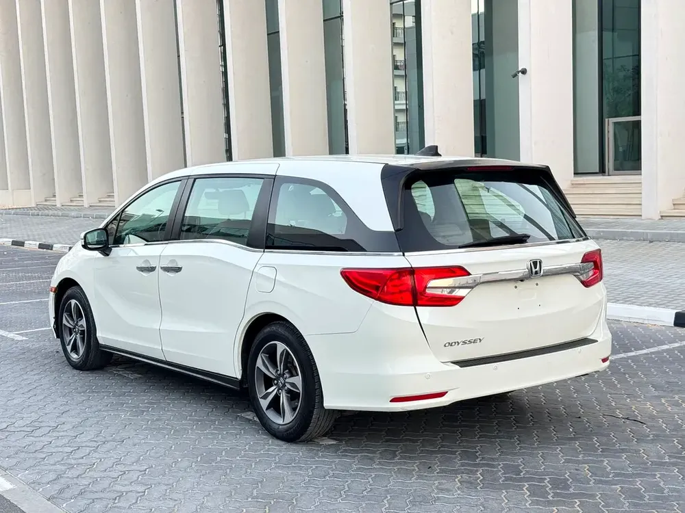 HONDA ODYSSEY 2018 GCC GOOD CONDITION CAR - Image 11