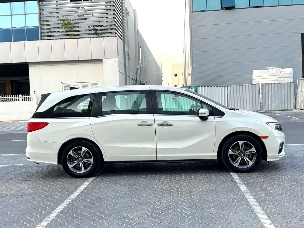 HONDA ODYSSEY 2018 GCC GOOD CONDITION CAR - Image 12