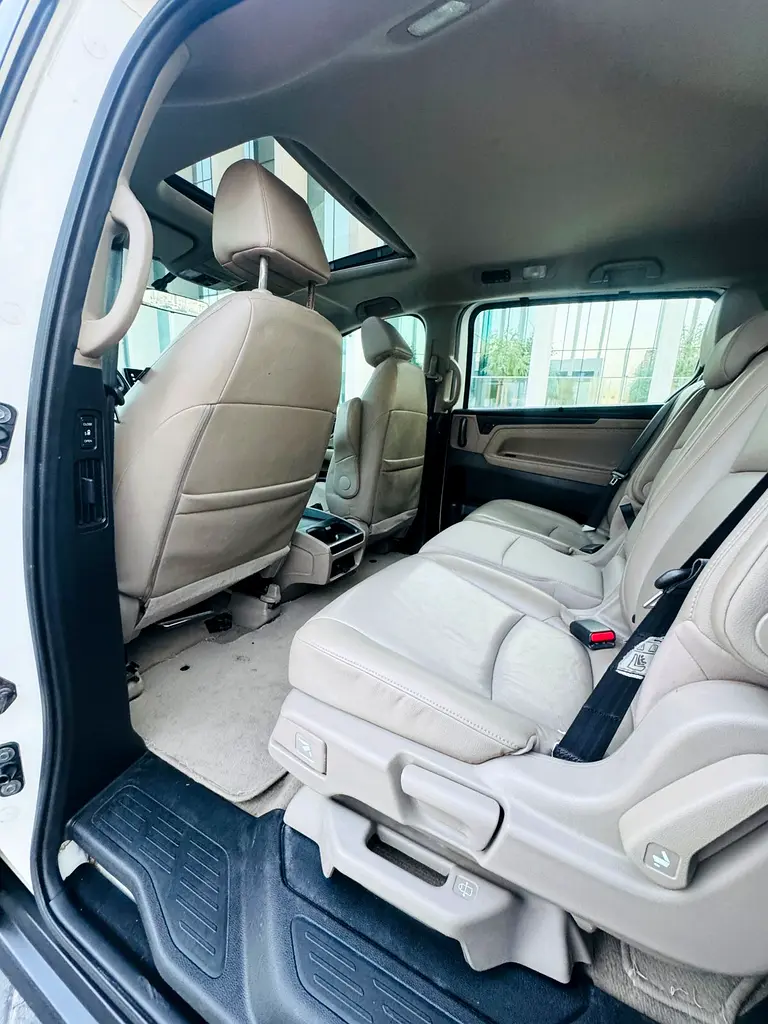 HONDA ODYSSEY 2018 GCC GOOD CONDITION CAR - Image 5