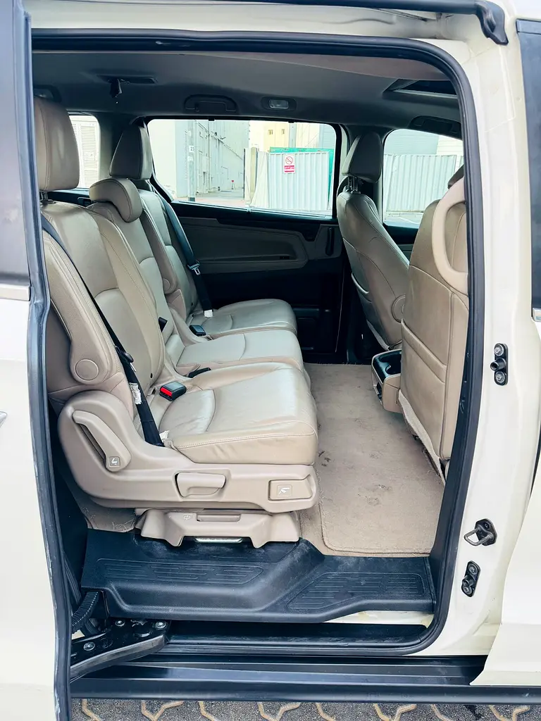 HONDA ODYSSEY 2018 GCC GOOD CONDITION CAR - Image 6