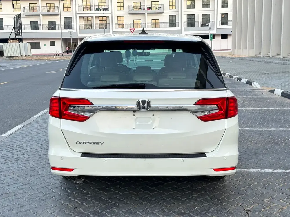HONDA ODYSSEY 2018 GCC GOOD CONDITION CAR - Image 9