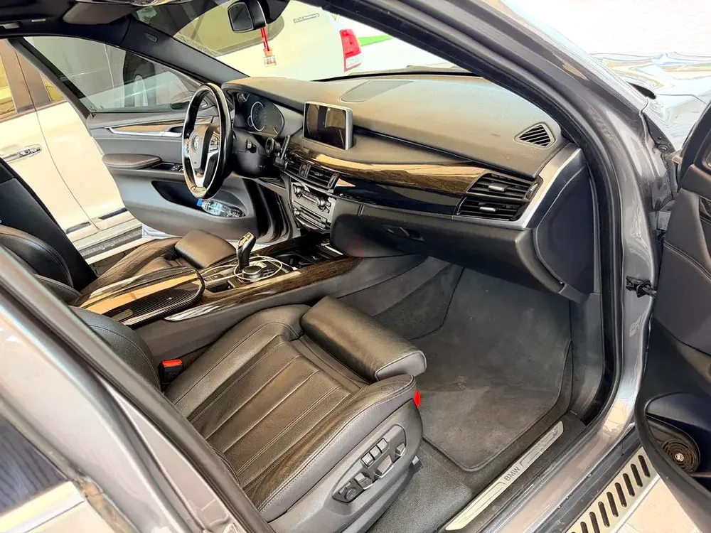 BMW X5 xDrive35i 2018 GCC Specs - Pristine Condition - Image 12