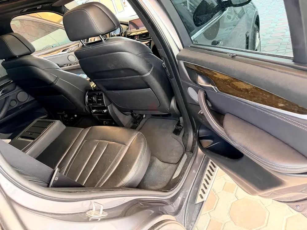 BMW X5 xDrive35i 2018 GCC Specs - Pristine Condition - Image 13
