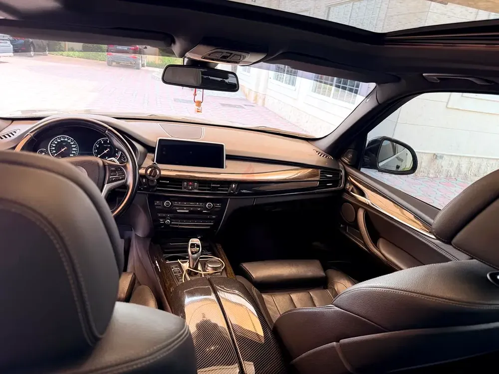 BMW X5 xDrive35i 2018 GCC Specs - Pristine Condition - Image 8