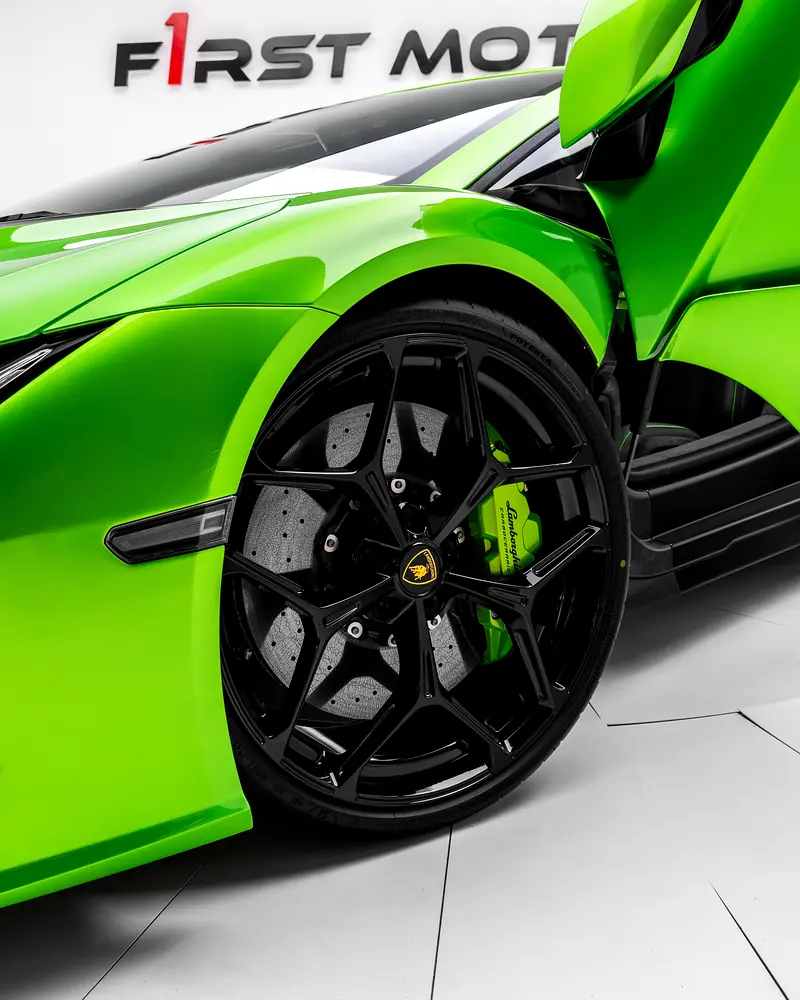 2024 Lamborghini Revuelto - Image 8