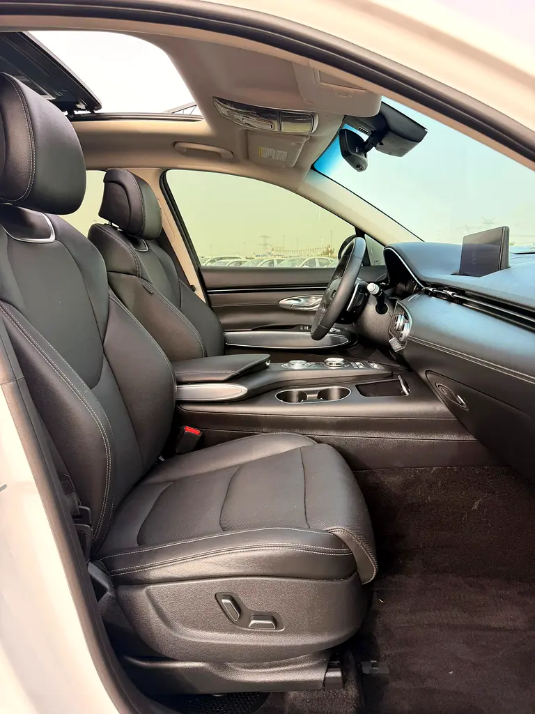 Genesis GV70 Platinum  - 2022 - AWD - 2.0 - 4 Cylinder - Pristine Condition - Image 17