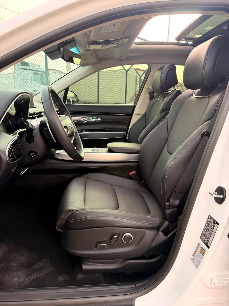 Genesis GV70 Platinum  - 2022 - AWD - 2.0 - 4 Cylinder - Pristine Condition - Image 6