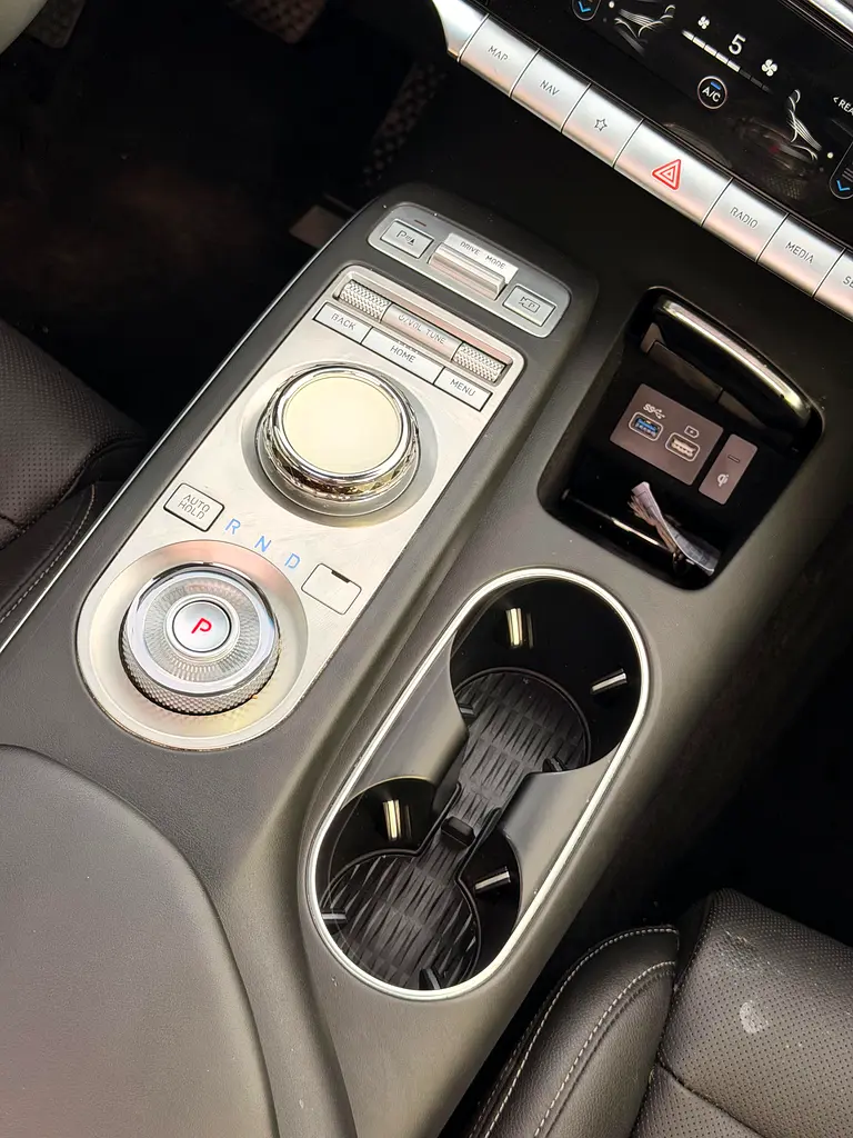 Genesis GV70 Platinum  - 2022 - AWD - 2.0 - 4 Cylinder - Pristine Condition - Image 7