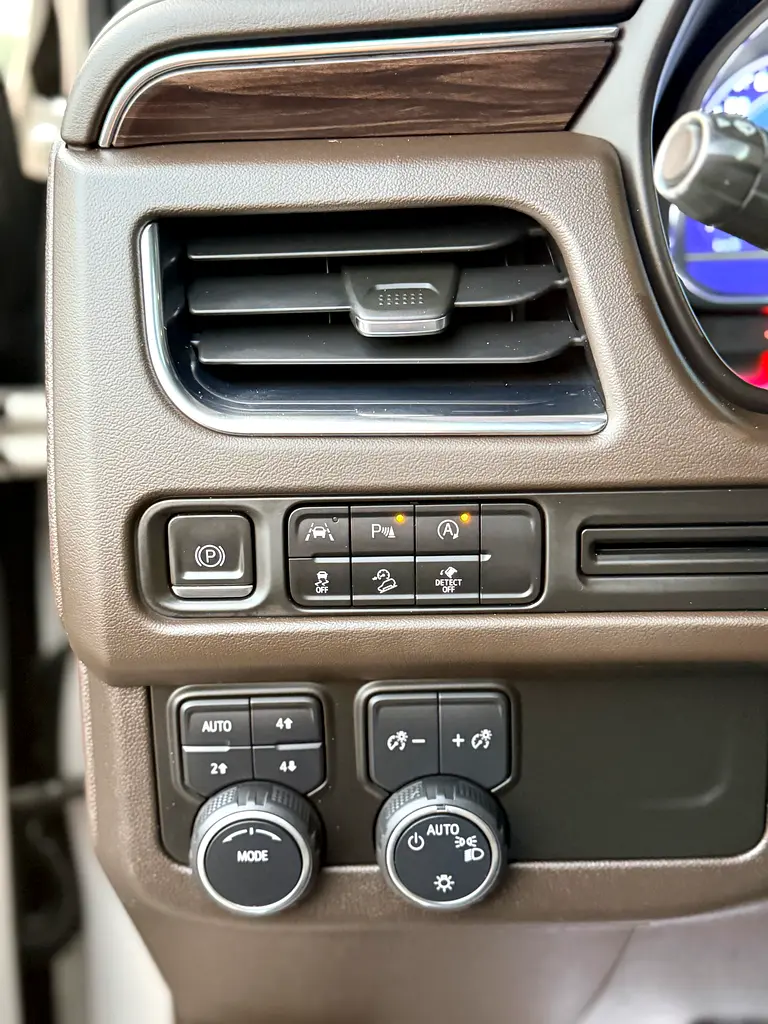 2023 Chevrolet Tahoe LT - GCC Specs - Like New! - Image 10