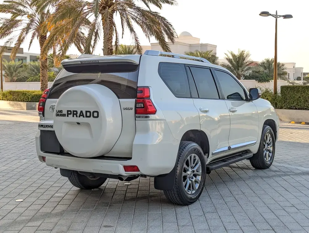 Toyota Prado VXR 2018 - GCC Specs - Accident Free - Excellent Condition - Image 14