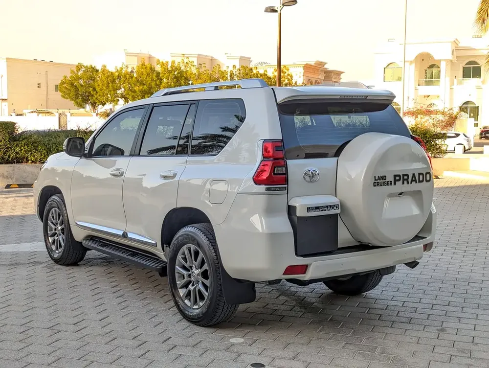 Toyota Prado VXR 2018 - GCC Specs - Accident Free - Excellent Condition - Image 15