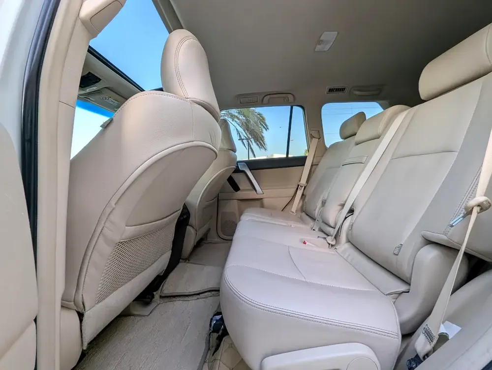 Toyota Prado VXR 2018 - GCC Specs - Accident Free - Excellent Condition - Image 19