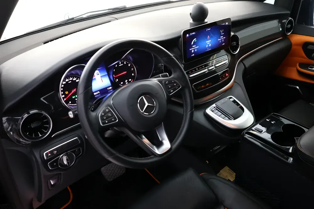 2024 Mercedes-Benz V-Class V 250 GCC Spec-61000KM - Brand New Luxury MPV - Image 9