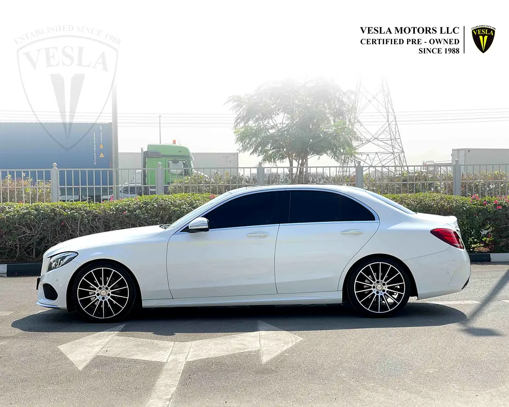 AMG PACKAGE / RED LEATHER + SUNROOF + NAVIGATION + LANE ASSIST + CRUISE CONTROL + AUTO PARK / GCC - Image 4