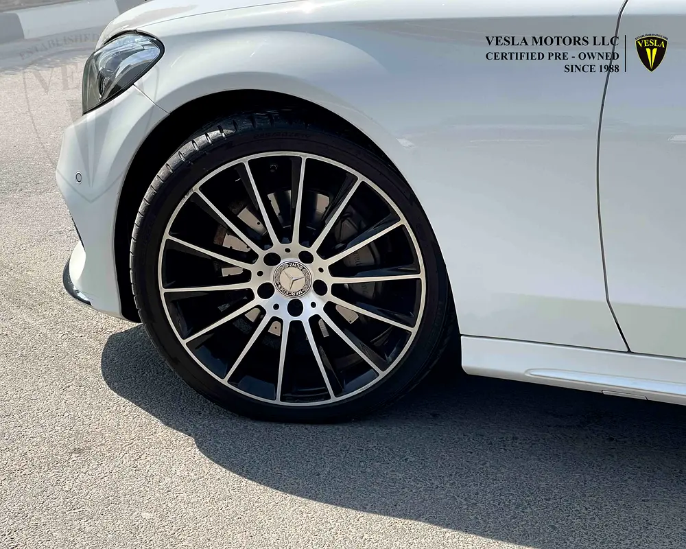AMG PACKAGE / RED LEATHER + SUNROOF + NAVIGATION + LANE ASSIST + CRUISE CONTROL + AUTO PARK / GCC - Image 9