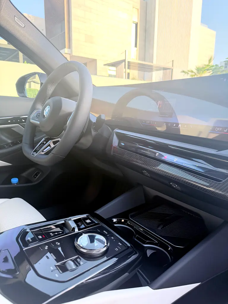 BMW 5-Series 530i M-Kit 2026 GCC Specs - Image 8