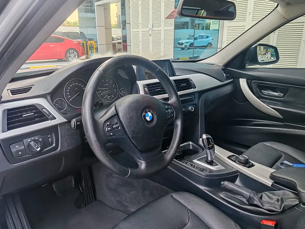 BMW 320i GCC Well Maintained - Image 8