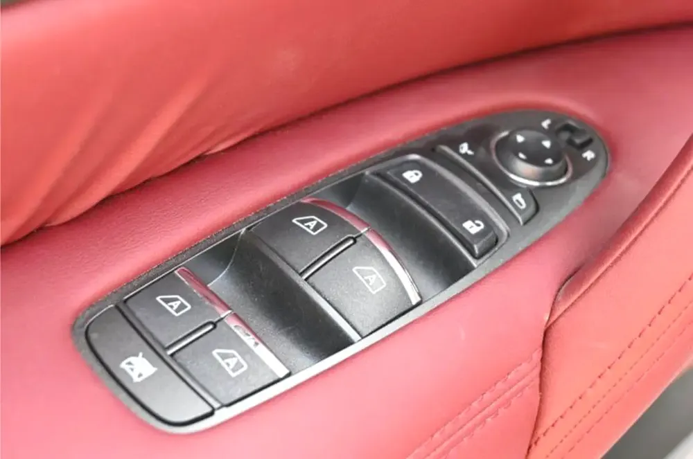 SE Platinum 4.0L ( For Export Only) - Image 12