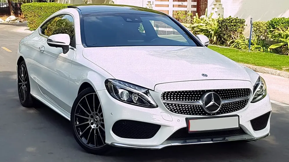MERCEDES AMG C200 COUPE ** GCC ** FULL OPTIONS ** PANORAMIC ROOF - Image 12