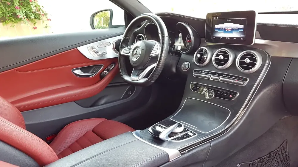 MERCEDES AMG C200 COUPE ** GCC ** FULL OPTIONS ** PANORAMIC ROOF - Image 14