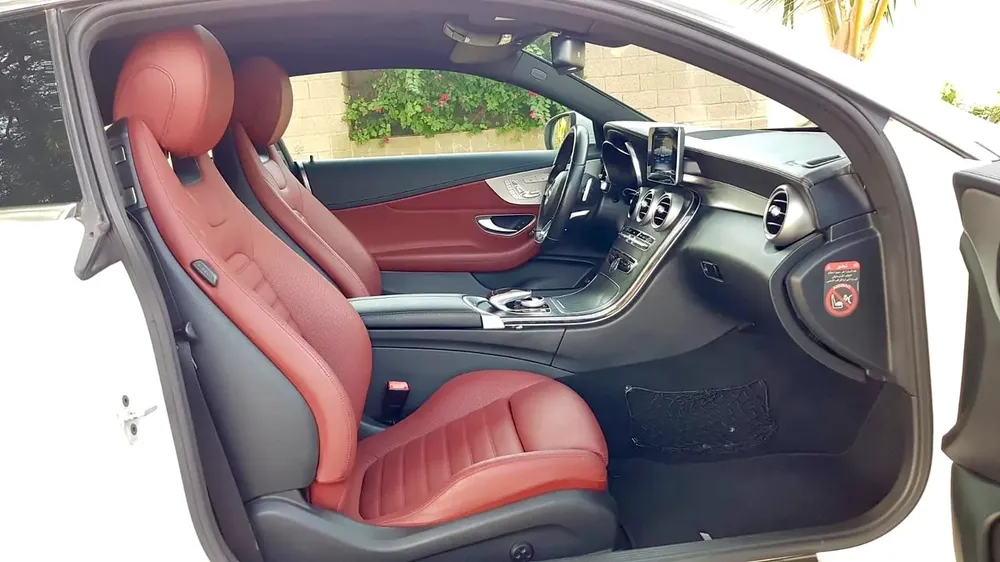 MERCEDES AMG C200 COUPE ** GCC ** FULL OPTIONS ** PANORAMIC ROOF - Image 15