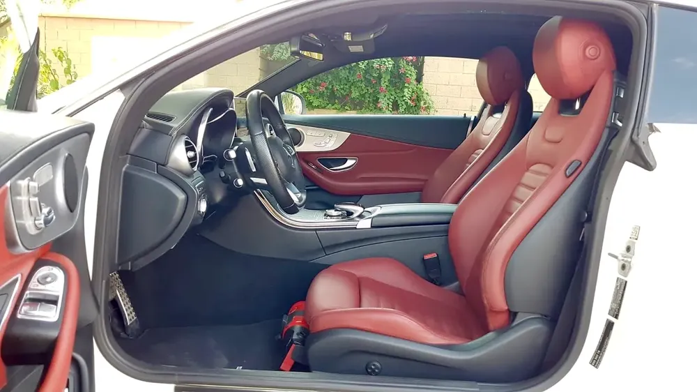 MERCEDES AMG C200 COUPE ** GCC ** FULL OPTIONS ** PANORAMIC ROOF - Image 17