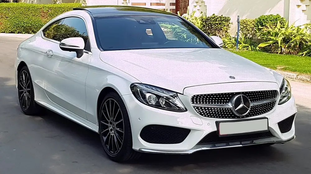 MERCEDES AMG C200 COUPE ** GCC ** FULL OPTIONS ** PANORAMIC ROOF - Image 9