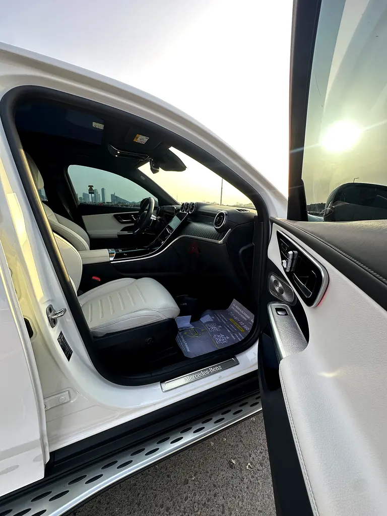 Mercedes GLC 300 AMG 4MATIC 2024  Korean Specs  Perfect condition | مرسيدس GLC 300 Coupe 4Matic - Image 18