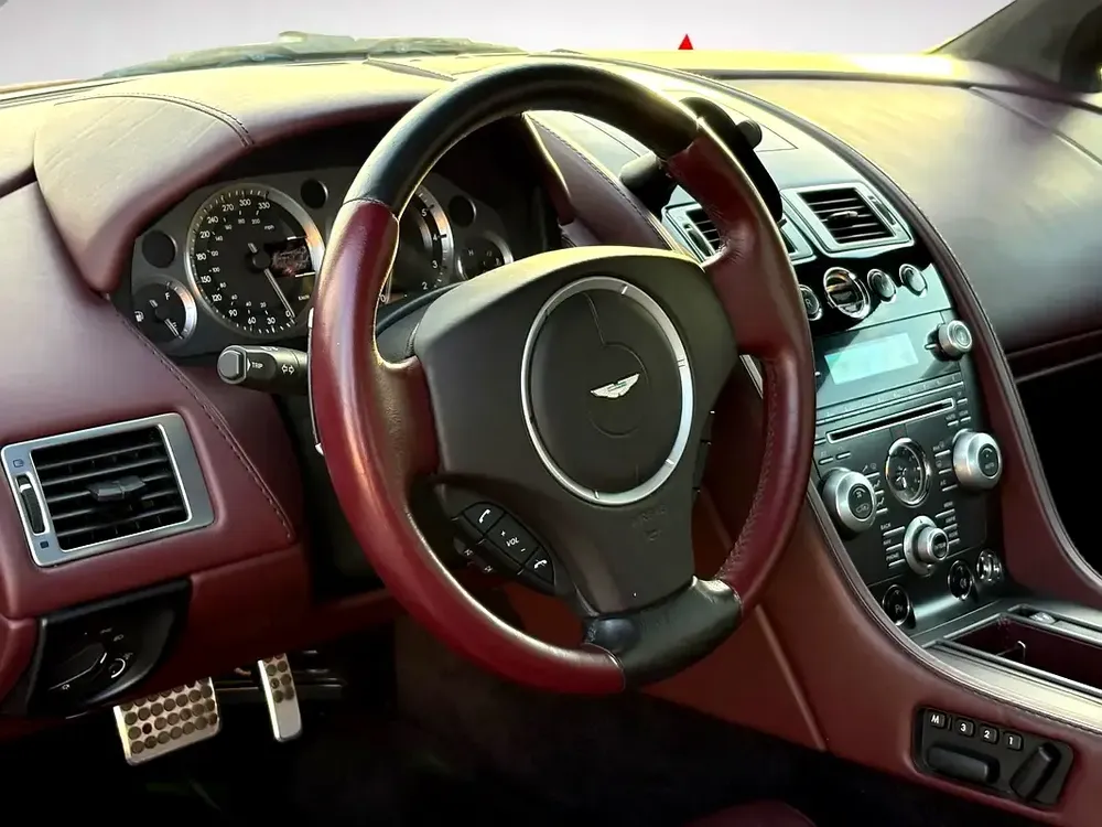 ASTON MARTIN VANTAGE | 4.7L V8 | 2009 | GCC SPECS - Image 11