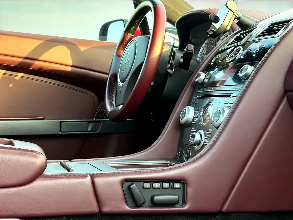 ASTON MARTIN VANTAGE | 4.7L V8 | 2009 | GCC SPECS - Image 12