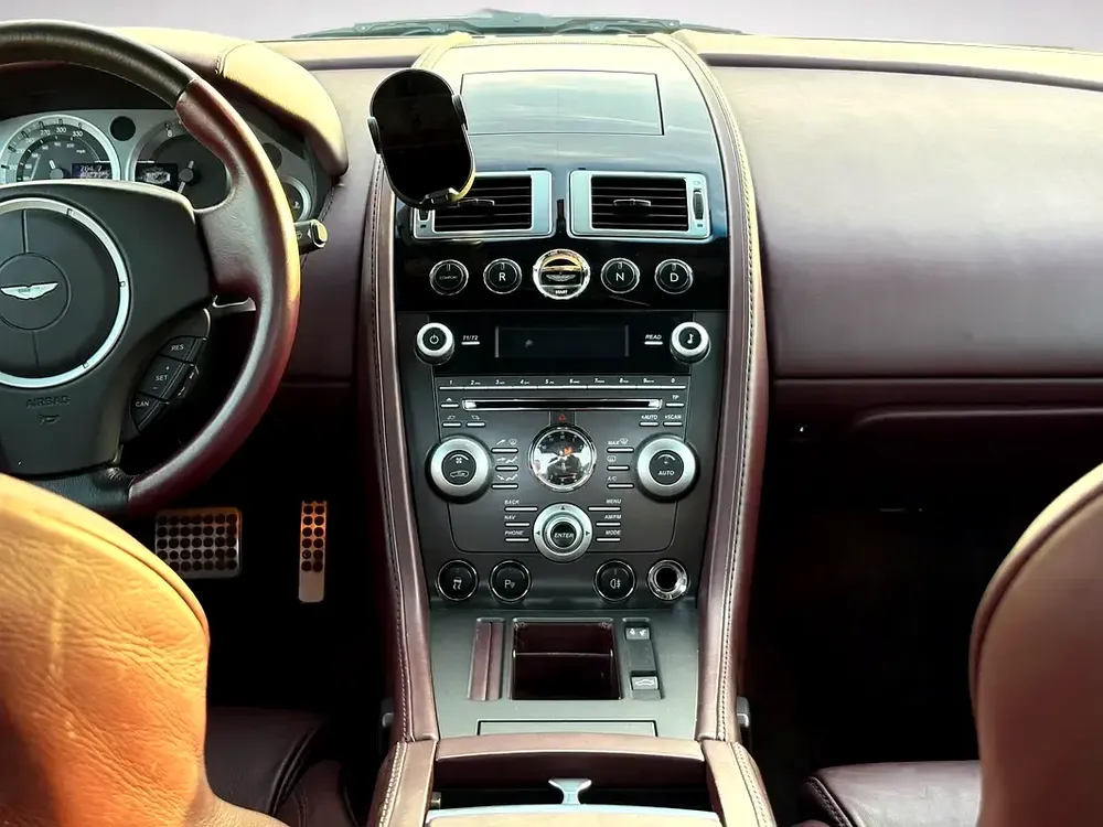 ASTON MARTIN VANTAGE | 4.7L V8 | 2009 | GCC SPECS - Image 13