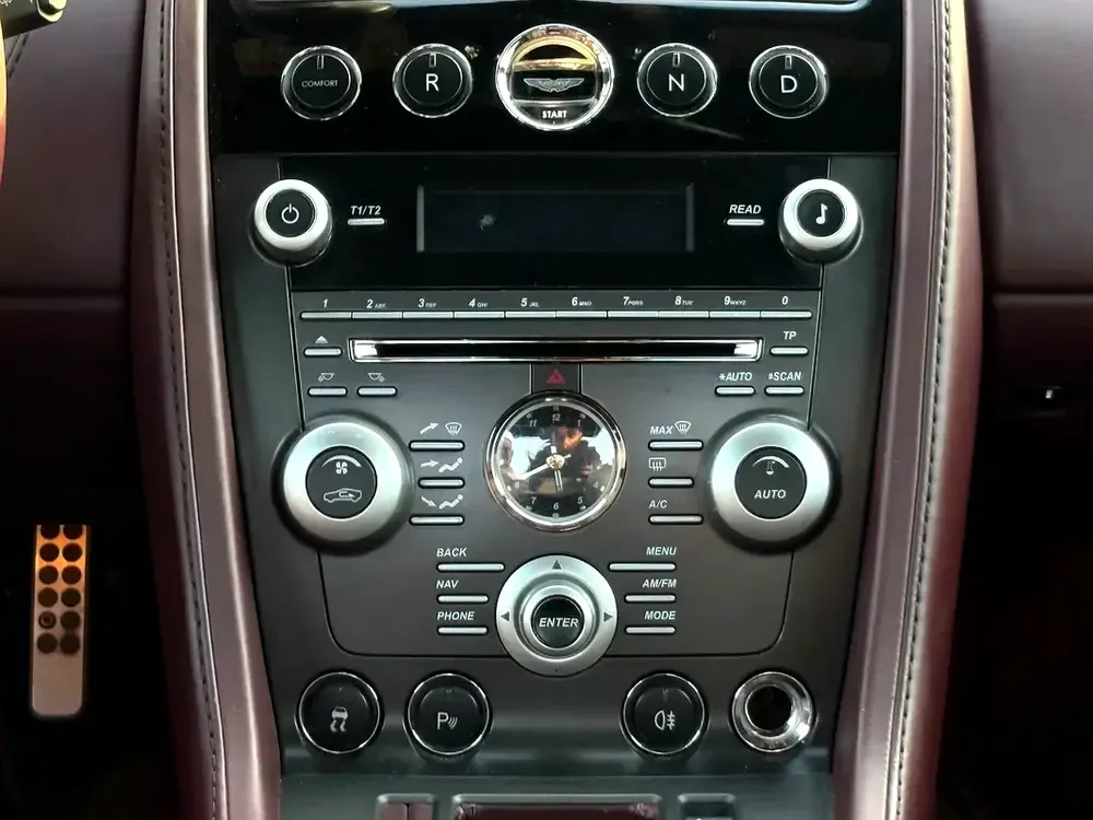 ASTON MARTIN VANTAGE | 4.7L V8 | 2009 | GCC SPECS - Image 14