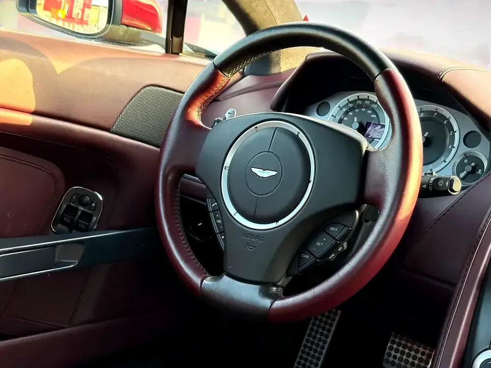 ASTON MARTIN VANTAGE | 4.7L V8 | 2009 | GCC SPECS - Image 15