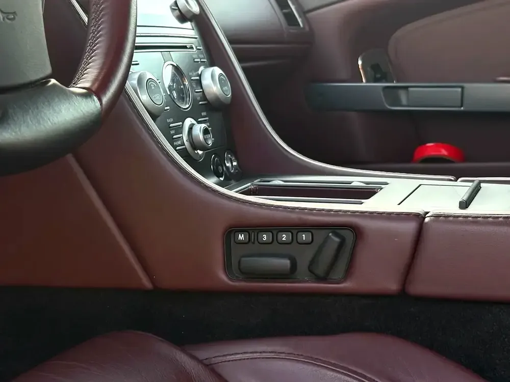 ASTON MARTIN VANTAGE | 4.7L V8 | 2009 | GCC SPECS - Image 16