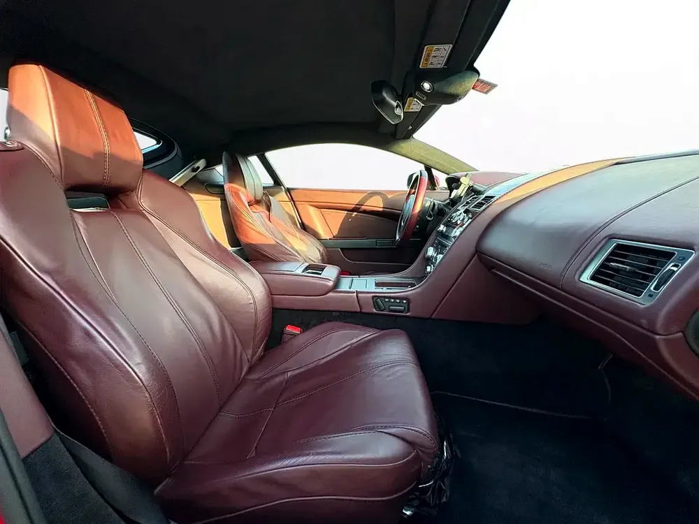 ASTON MARTIN VANTAGE | 4.7L V8 | 2009 | GCC SPECS - Image 17
