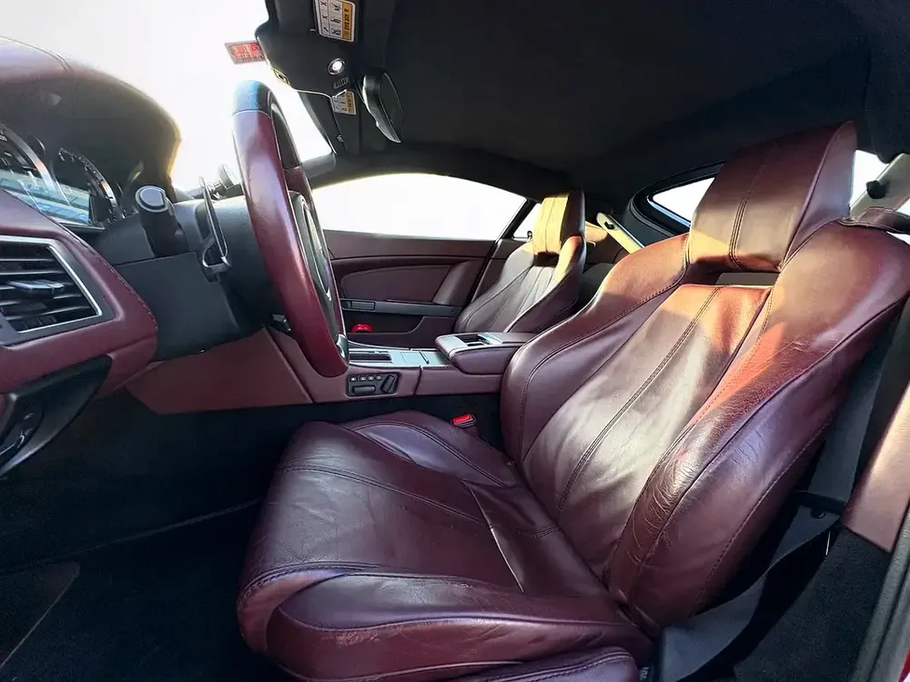 ASTON MARTIN VANTAGE | 4.7L V8 | 2009 | GCC SPECS - Image 18