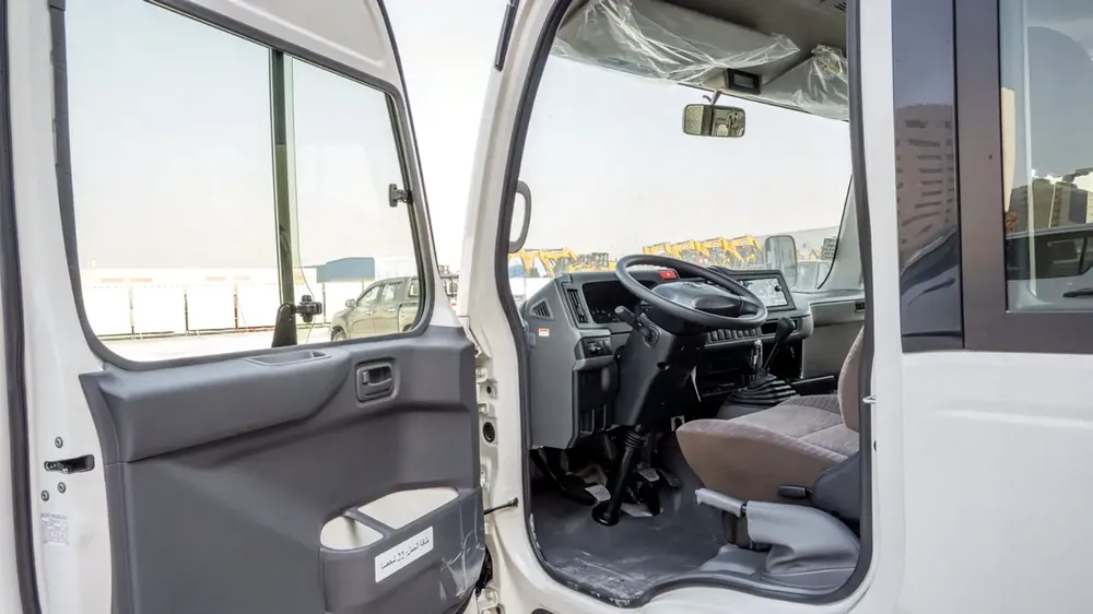 Toyota Coaster 4.0 MT 2025 GCC Specs - Brand New - Image 15